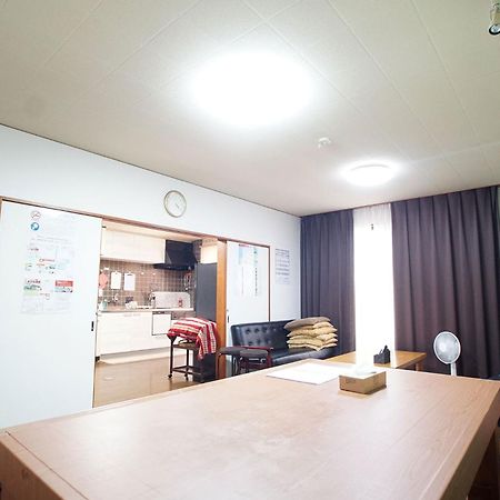 Takamatsu Guest House Akane Экстерьер фото