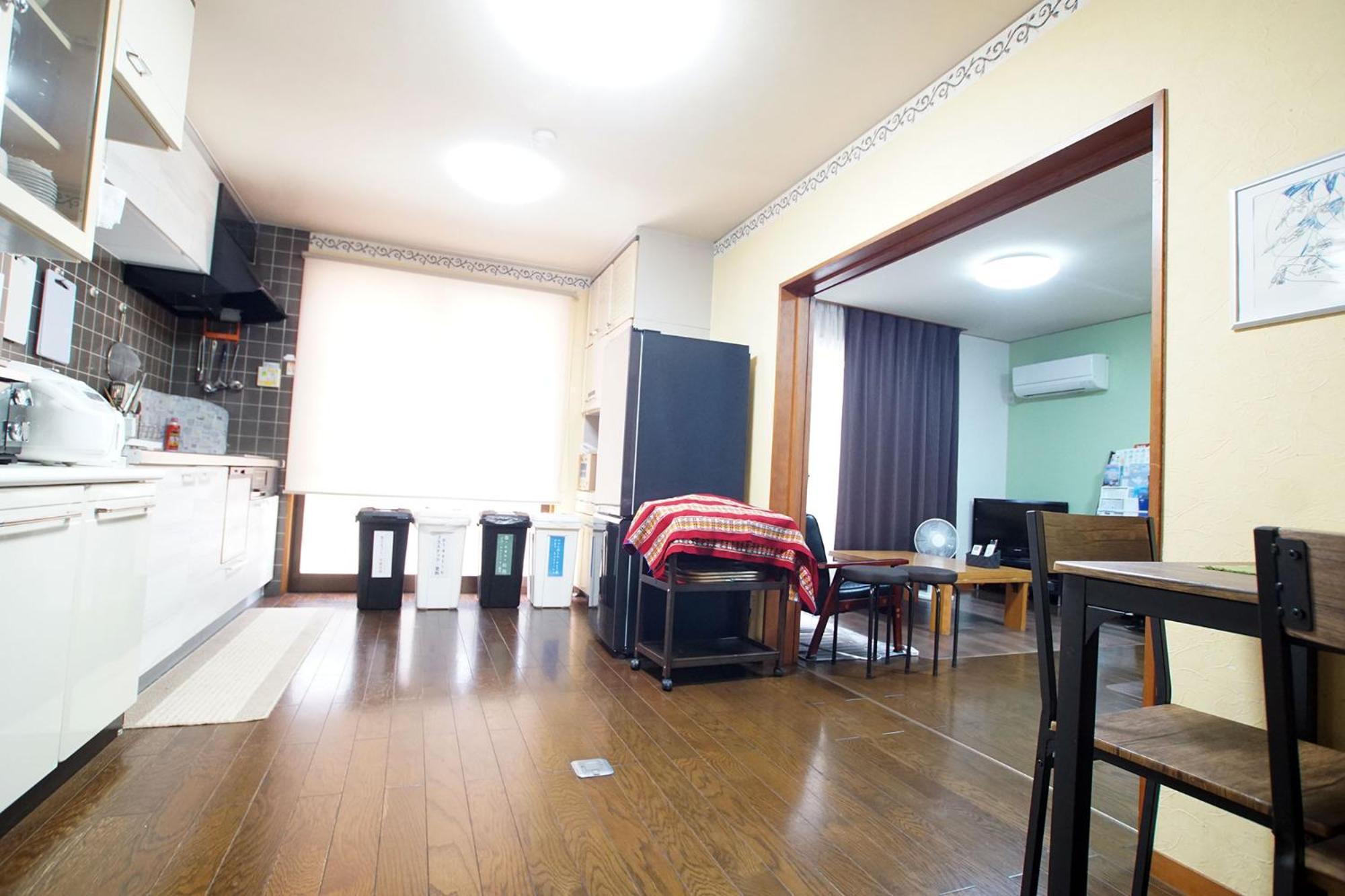 Takamatsu Guest House Akane Экстерьер фото